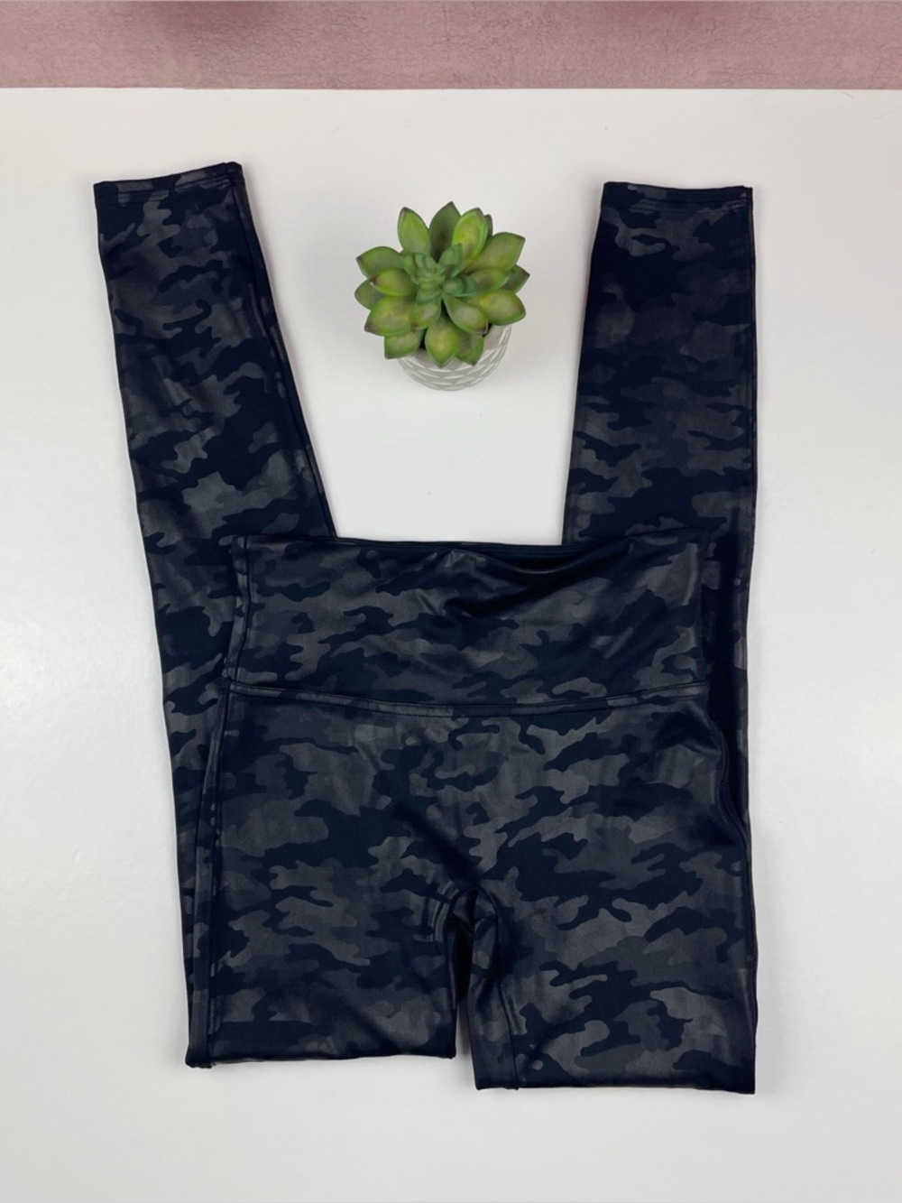 Spanx Black Gray Camouflage Leggings Women Size Small Stretch